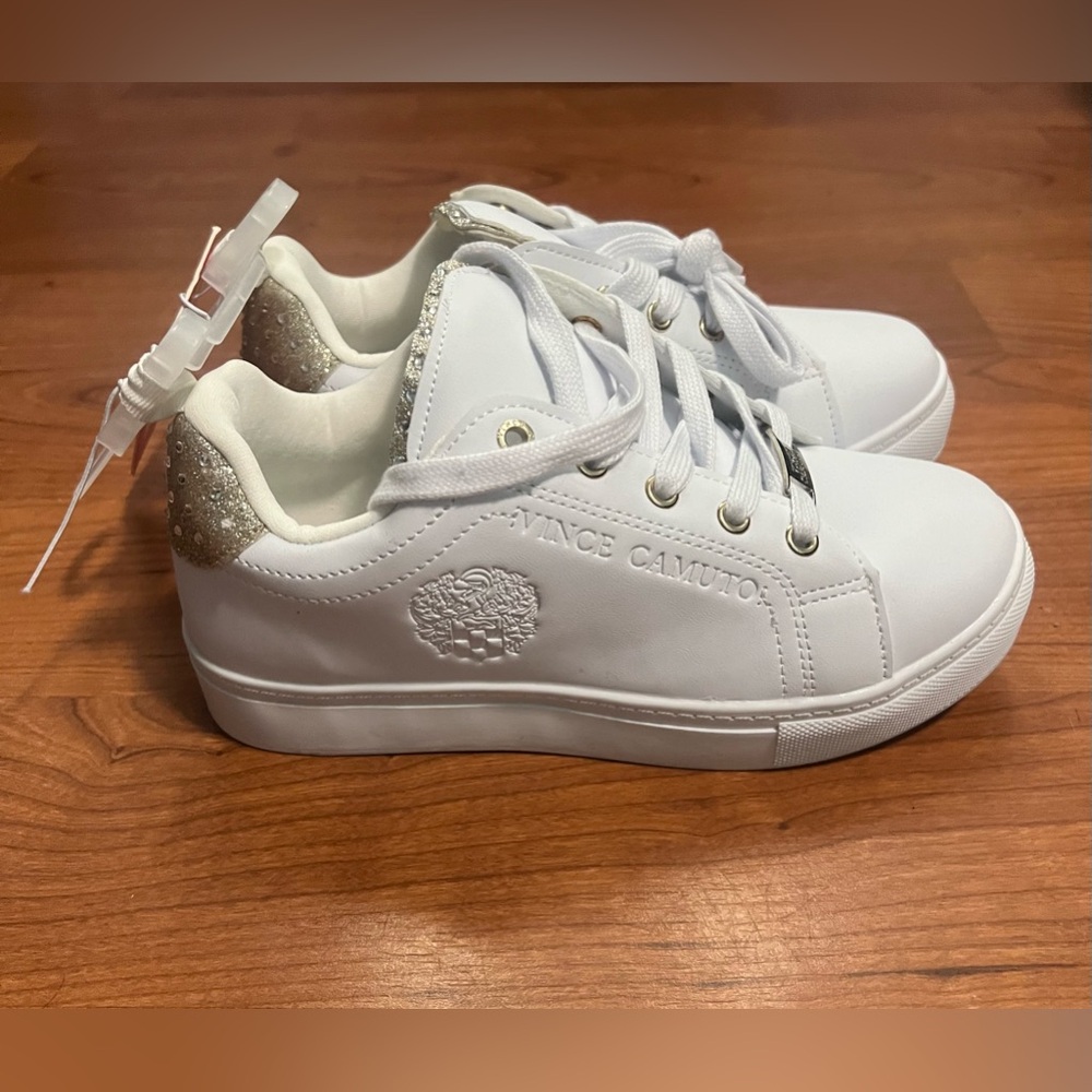 VINCE CAMUTO Girls white Gold glitter White shoes